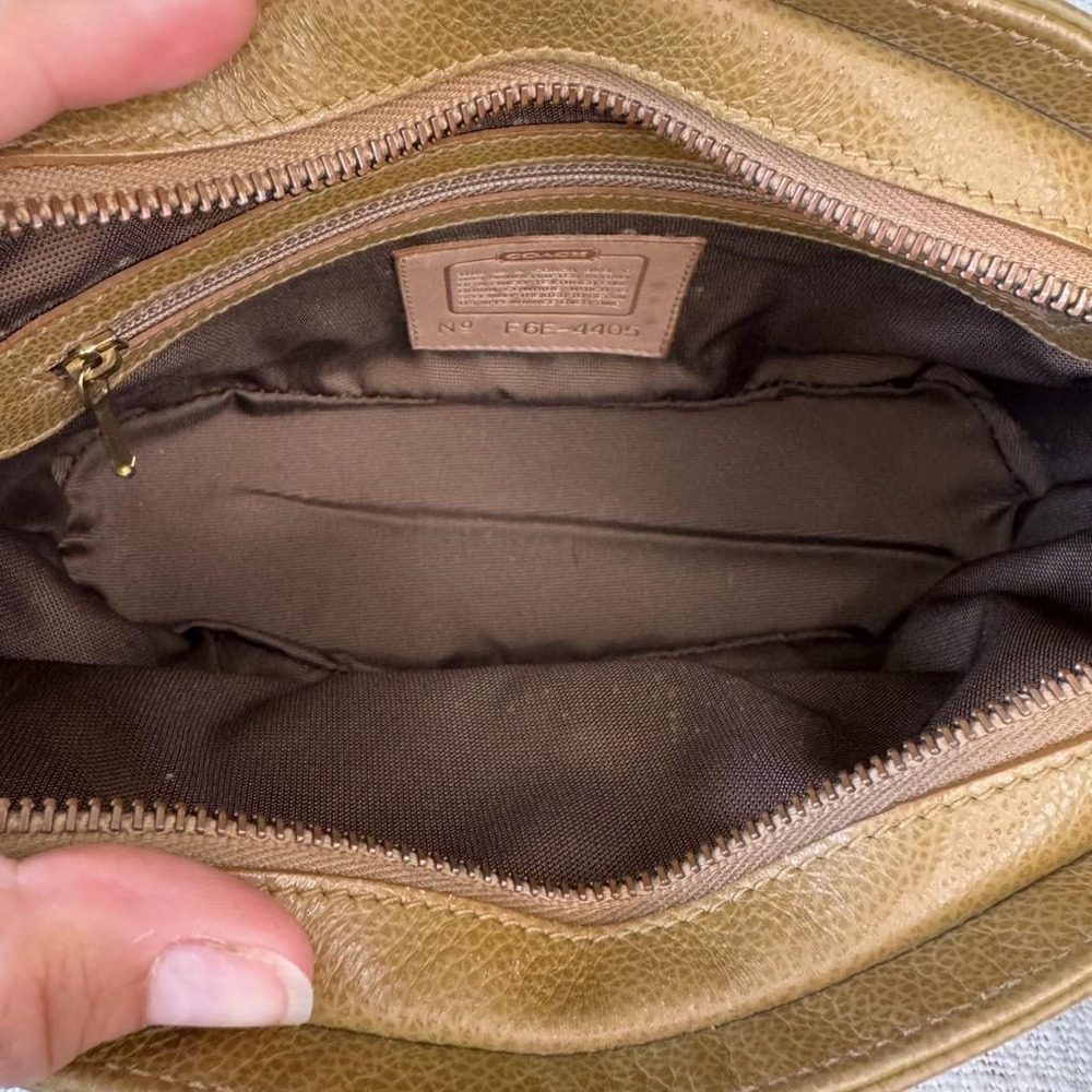 Vintage Coach Madison Regis Crossbody Bag | Light Tan Leather, Made in Italy - Picture 8 of 9